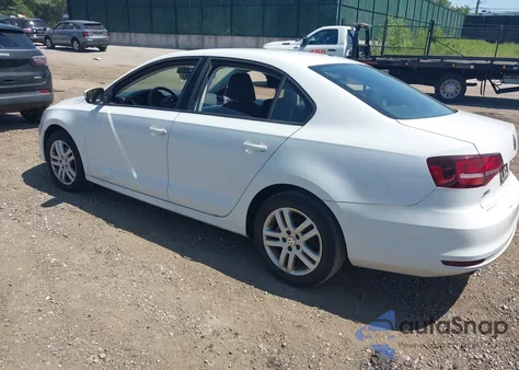 2018 Volkswagen Jetta 1.4T S z USA, uszkodzony, nr VIN 3VW2B7AJ4JM244832